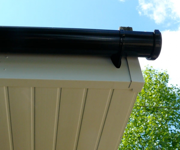 Black round gutter.